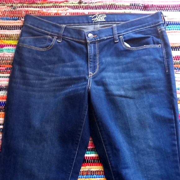 Old Navy The Flirt Flare Leg Jeans- #1670 - Picture 2 of 12